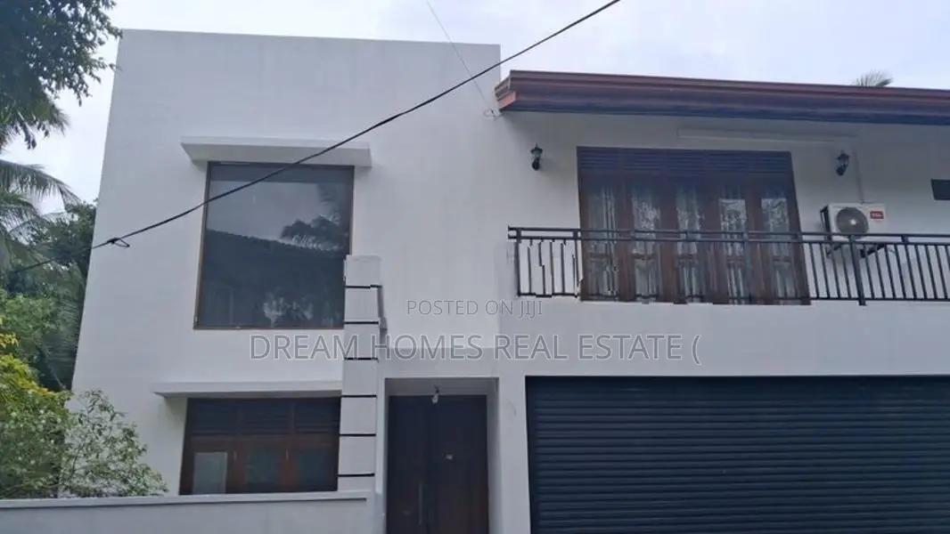 Spacious 4-Bedroom House for Sale – Athurugiriya