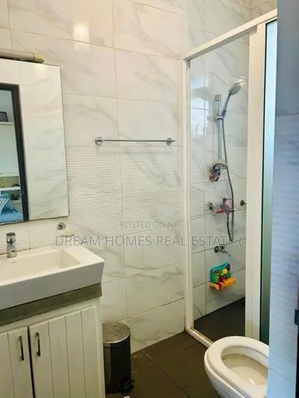 Luxury Family Home for Sale – Pelawatte Lake Road
