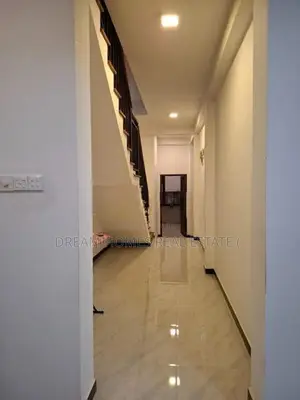 Spacious 4-Bedroom House for Sale – Athurugiriya