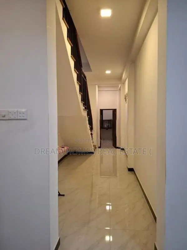 Spacious 4-Bedroom House for Sale – Athurugiriya