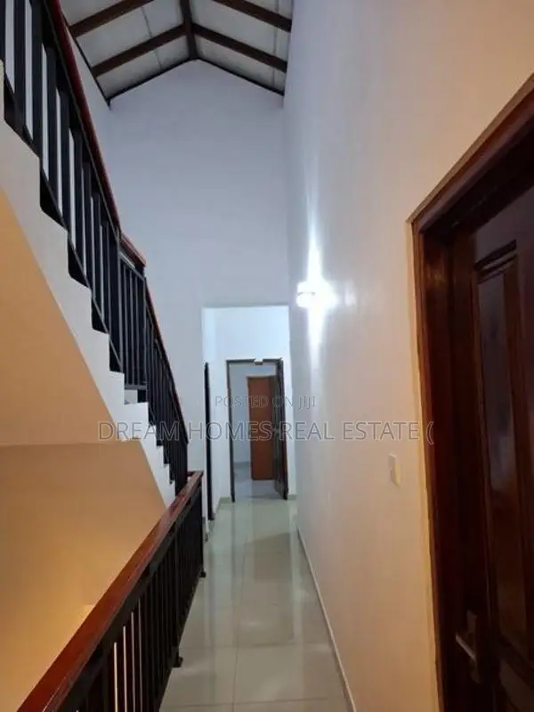 Spacious 4-Bedroom House for Sale – Athurugiriya