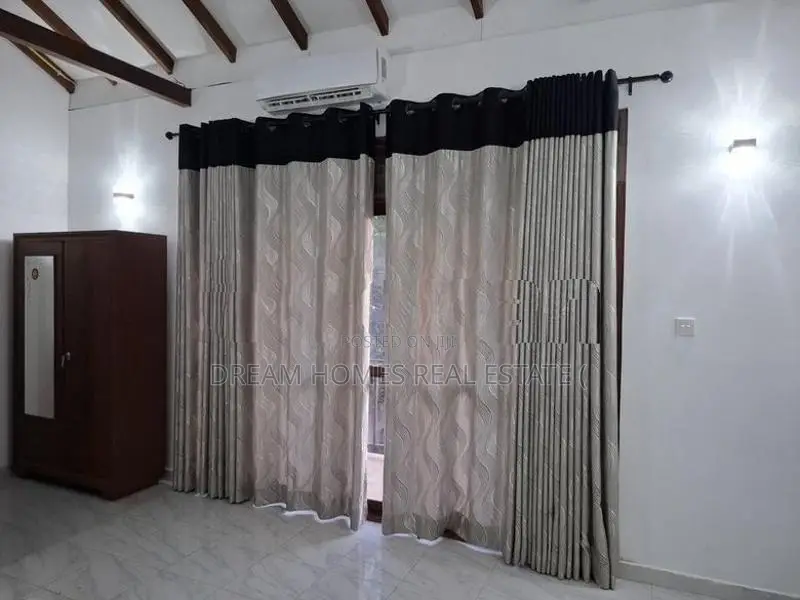 Spacious 4-Bedroom House for Sale – Athurugiriya