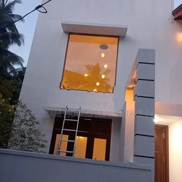 Spacious 4-Bedroom House for Sale – Athurugiriya
