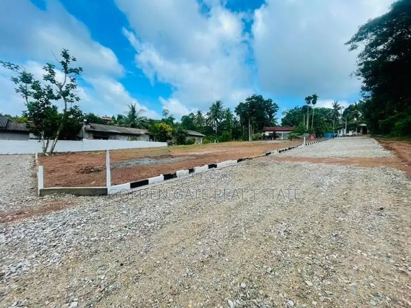 Gampaha උඩුගම්පොළ පර්චස් 12.5ක ඉඩමක් විකිණීමට