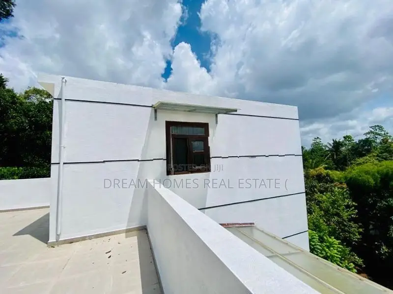 16 Perches Modern Box-Type Luxury House for Sale – Athurugiriya