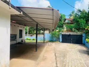 අකුරැස්ස-මාතර ප්‍රධාන පාරේහි තනි තට්ටුවේ නිවස විකීණීමට ඇත.