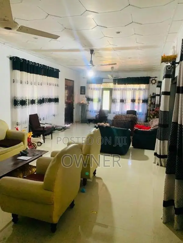 අකුරැස්ස-මාතර ප්‍රධාන පාරේහි තනි තට්ටුවේ නිවස විකීණීමට ඇත.