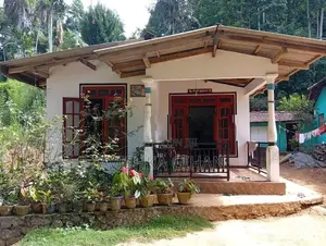 බදුල්ල , කන්දෙගෙදර නගරයේ අගනා නිවසක් විකිණීමට තිබේ .