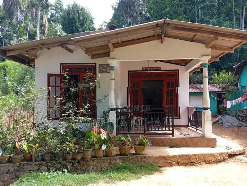 බදුල්ල , කන්දෙගෙදර නගරයේ අගනා නිවසක් විකිණීමට තිබේ .