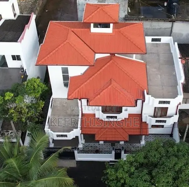 Lake View 6-Bedroom House for Sale in Moratuwa
