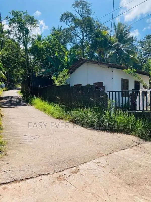 ගනේමුල්ලෙන් නිවසක් / ER 13875