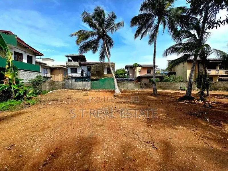 10P High Residential Bare Land For Sale In Boralesgamuwa.