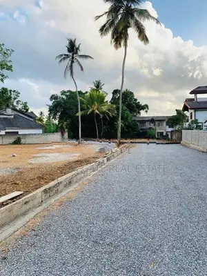 ගම්පහ | යක්කල , නුවර පාරට - 500M බිම් කොටස