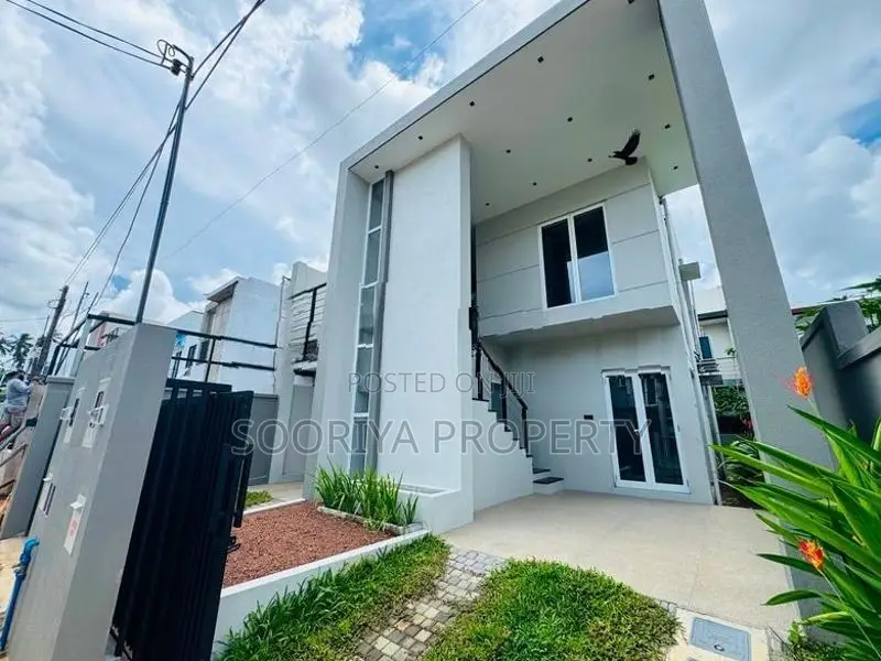 Luxury House for Sale with 4 Bedrooms Kahathuduwa
