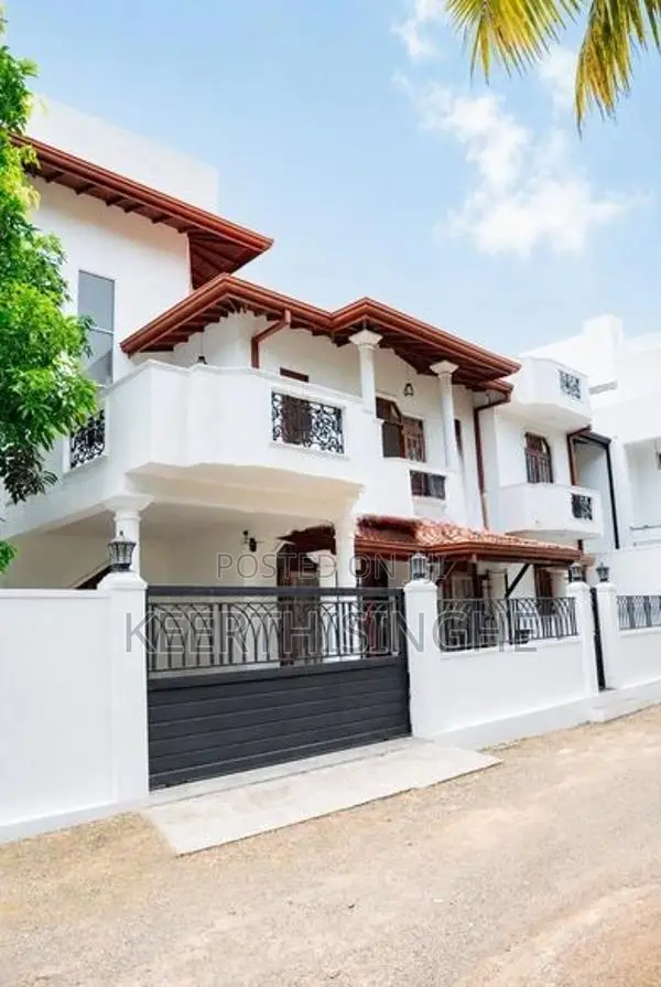 Lake View 6-Bedroom House for Sale in Moratuwa