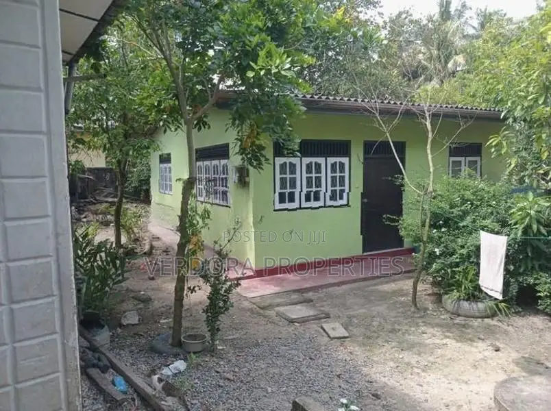 2 Houses with Land Koswatta