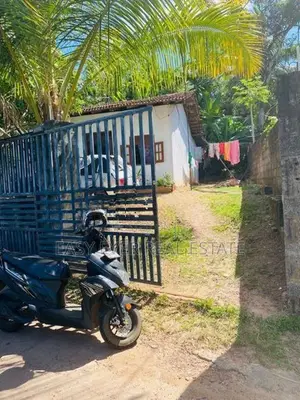 ගනේමුල්ලෙන් නිවසක් / ER 13875