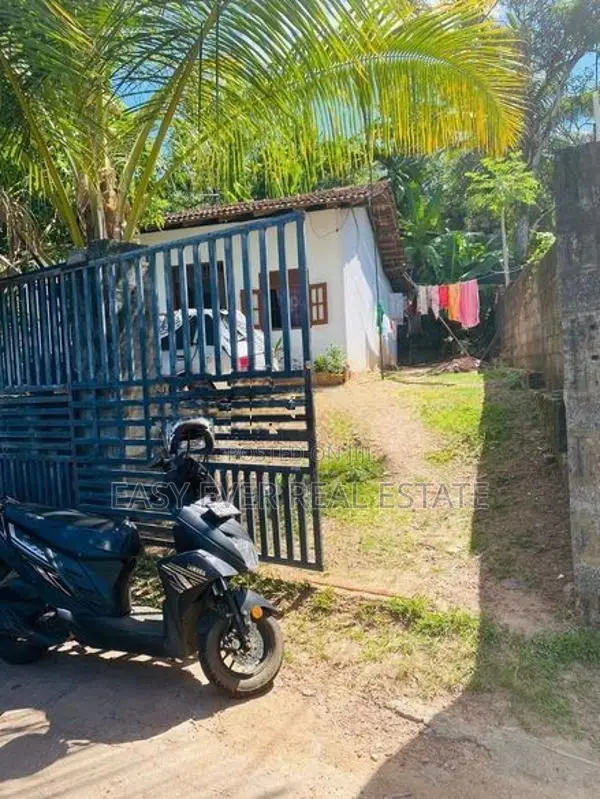 ගනේමුල්ලෙන් නිවසක් / ER 13875