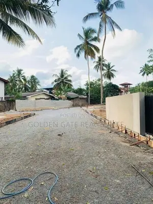 ගම්පහ | යක්කල , නුවර පාරට - 500M බිම් කොටස