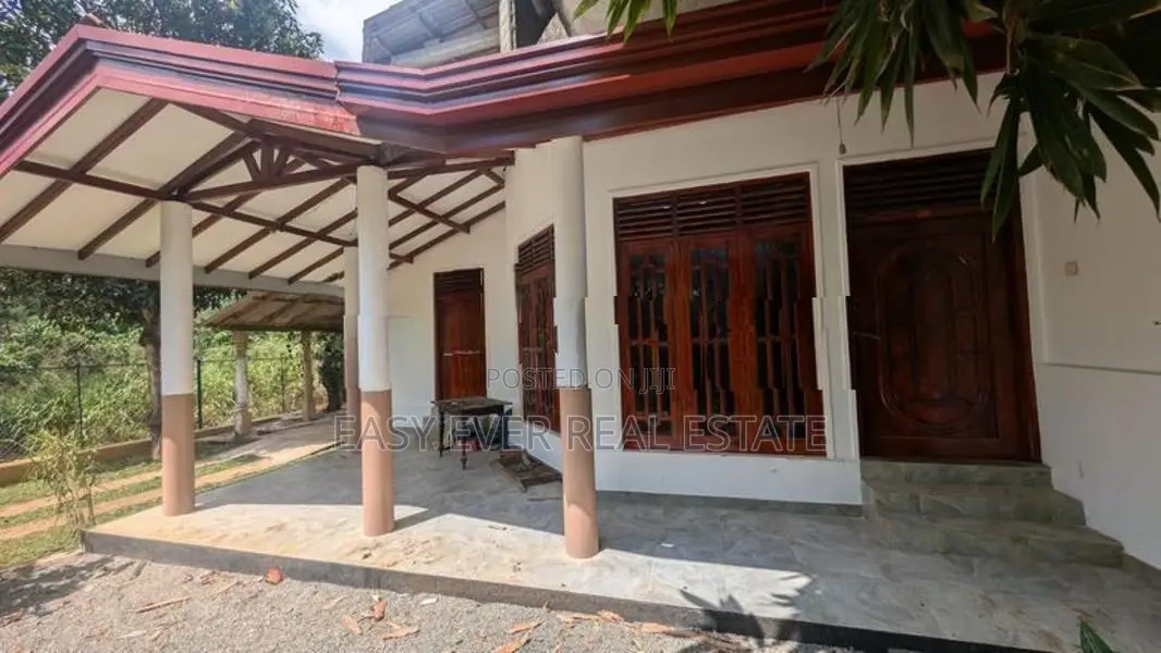 නුවර පාරට අතේ දුරින් දෙමහල් නිවසක් / AJ 15088