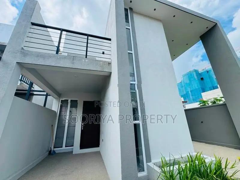 Luxury House for Sale with 4 Bedrooms Kahathuduwa