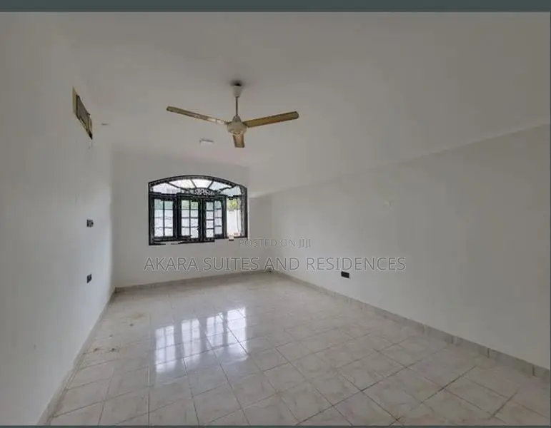 20.4 Perches - Unfurnished House for Sale HL49731 Mount Laviniya