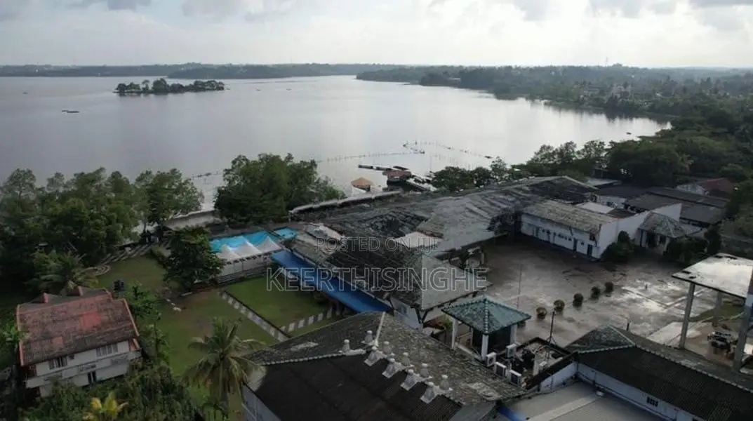 Lake View 6-Bedroom House for Sale in Moratuwa
