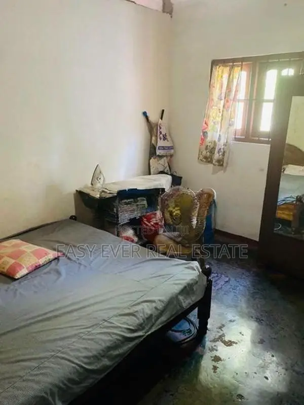 ගනේමුල්ලෙන් නිවසක් / ER 13875