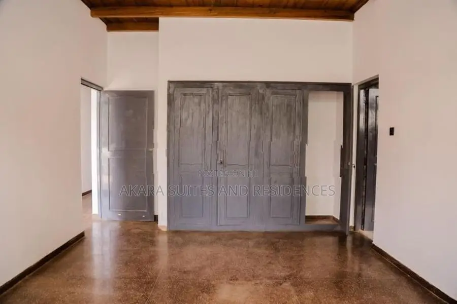 20.4 Perches - Unfurnished House for Sale HL49731 Mount Laviniya