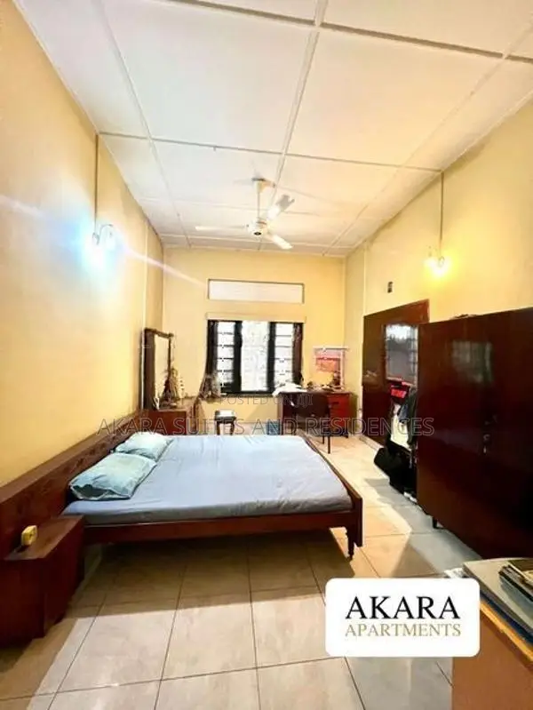 31.25 Perches - Unfurnished House for Sale HL42379 , Colombo 05