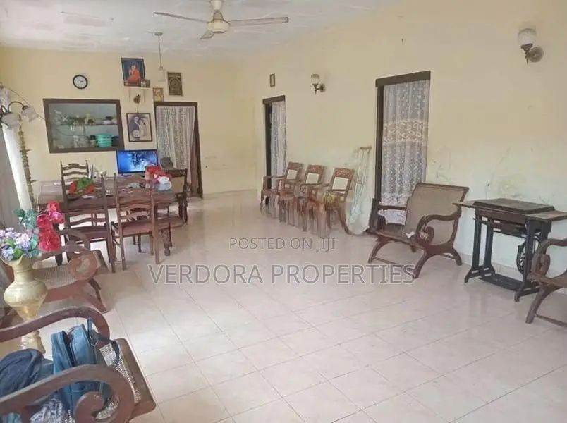 2 Houses with Land Koswatta