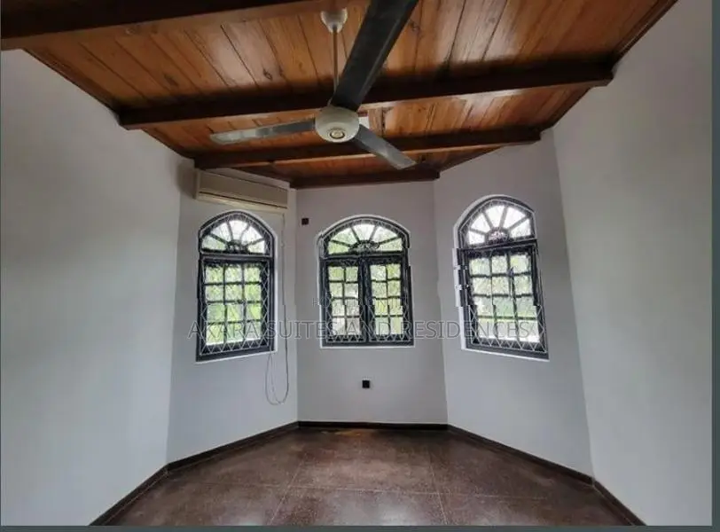 20.4 Perches - Unfurnished House for Sale HL49731 Mount Laviniya