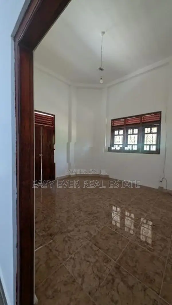 නුවර පාරට අතේ දුරින් දෙමහල් නිවසක් / AJ 15088