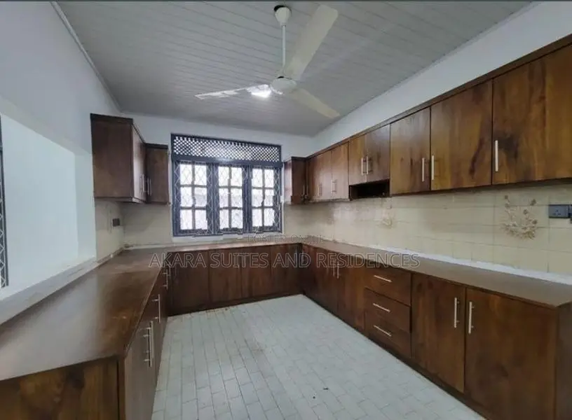 20.4 Perches - Unfurnished House for Sale HL49731 Mount Laviniya