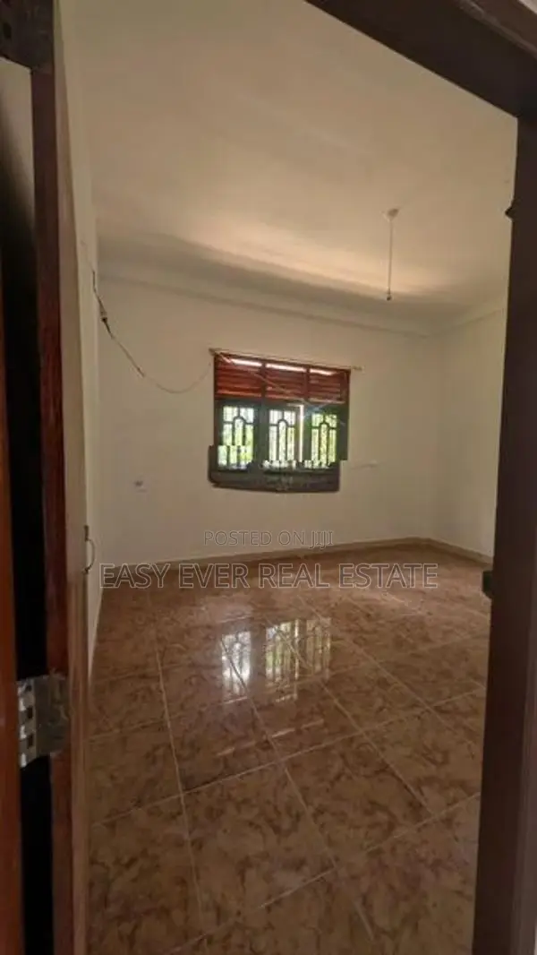 නුවර පාරට අතේ දුරින් දෙමහල් නිවසක් / AJ 15088