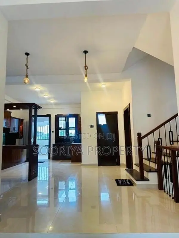 Urban Luxury House for Sale in Boralesgamuwa