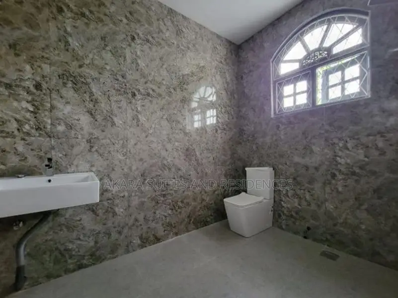 20.4 Perches - Unfurnished House for Sale HL49731 Mount Laviniya