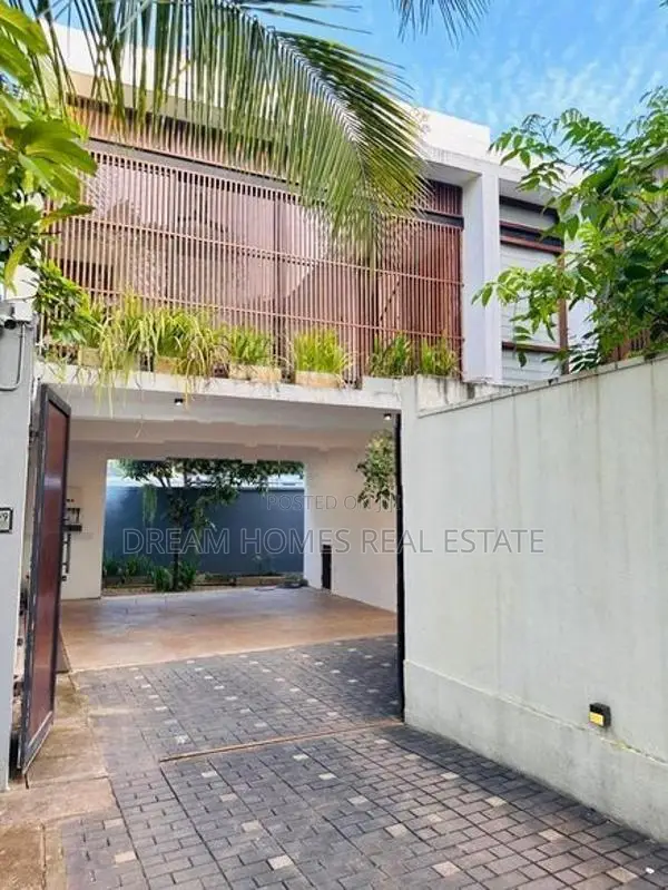 Spacious 4 Bedroom House for Sale – Pannipitiya