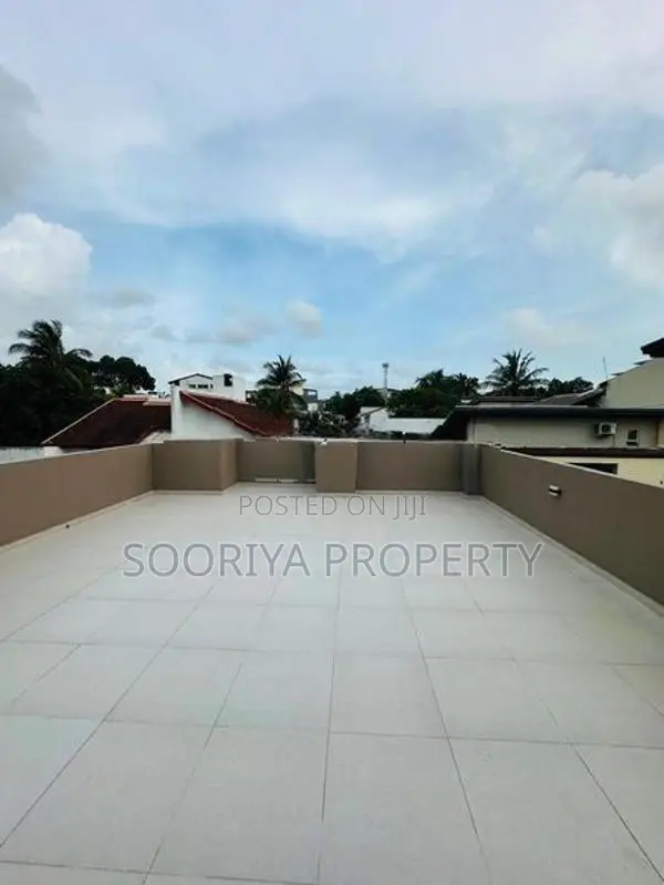 Urban Luxury House for Sale in Boralesgamuwa