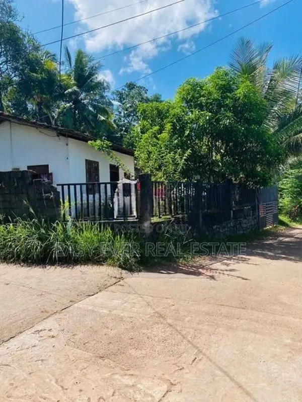 ගනේමුල්ලෙන් නිවසක් / ER 13875