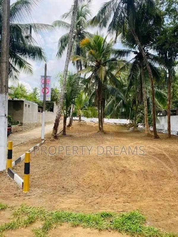 ඉඩමක් අතුරුගිරිය