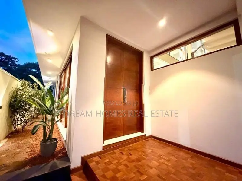 Villa | 12 Perches 8,000 Sq.Ft. Werahera