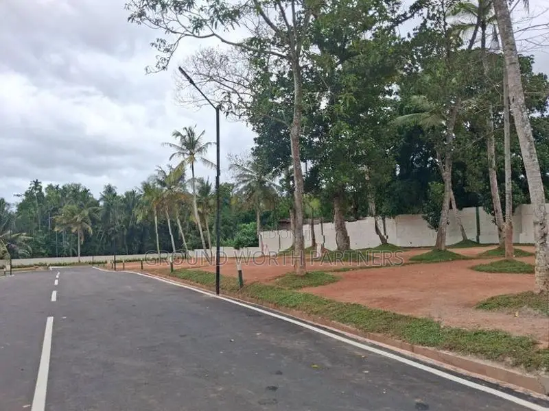 හෝකන්දර හංදියට සමීපව අගනා බිම් කොටස් විකිණීමට