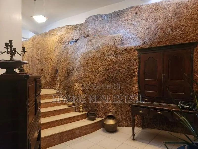 Ultra Luxury Landmark House for Sale – Polhengoda, Colombo 05