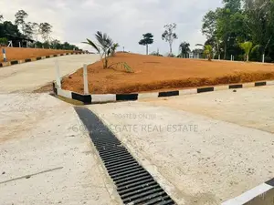 Yakkala ඉඩම්