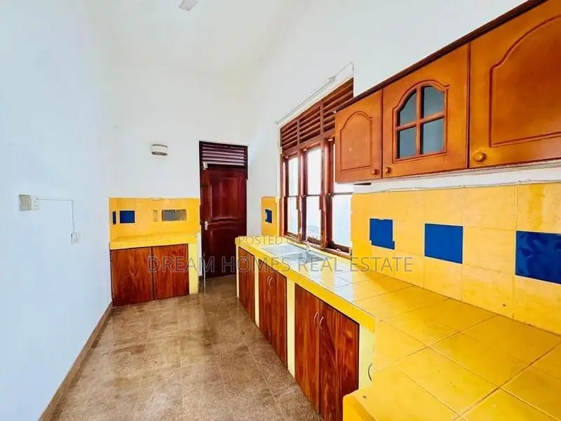 Elegant Modern Home for Sale – Battaramulla
