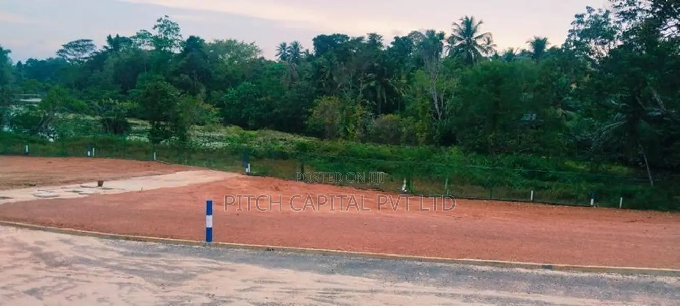 බණ්ඩාරගම උයන්වත්ත වැවට මුහුණලා වටිනා ඉඩමක්