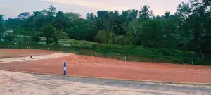බණ්ඩාරගම උයන්වත්ත වැවට මුහුණලා වටිනා ඉඩමක්