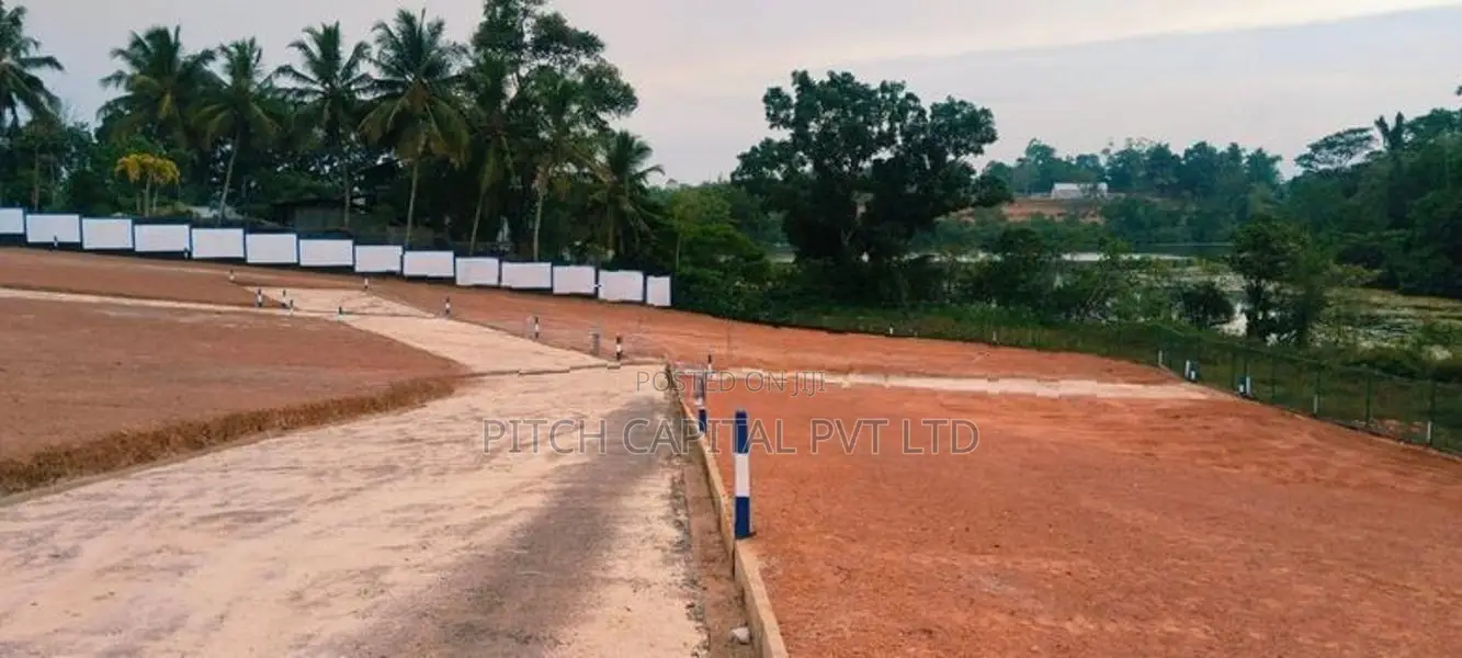 බණ්ඩාරගම උයන්වත්ත වැවට මුහුණලා වටිනා ඉඩමක්