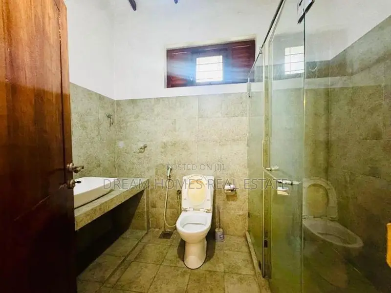 Luxury 5BR/5BA Family Home – Ambawatta Road, Boralesgamuwa